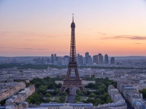 HEC formation continue : pourquoi les dirigeants parisiens misent sur ces programmes pour transformer leur entreprise